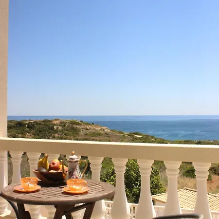 Гостевой дом Sea View With Balcony And Pool - Da Praia Da Luz
