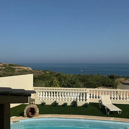 Sea View With Balcony And Pool - Da Luz