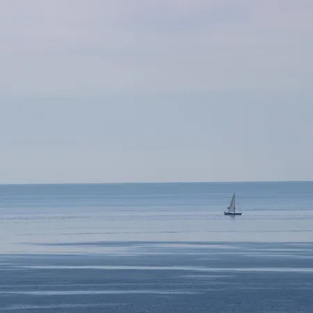 Sea View With Balcony And Pool - Da Luz