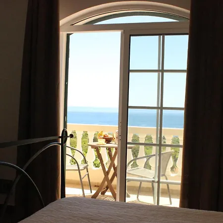 Sea View With Balcony And Pool - Da Luz
