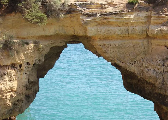 Sea View With Balcony And Pool - Da Luz