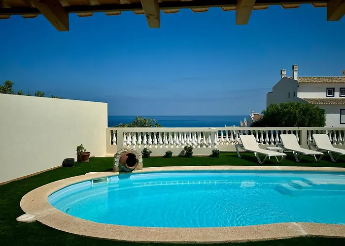 Sea View With Balcony And Pool - Da Luz