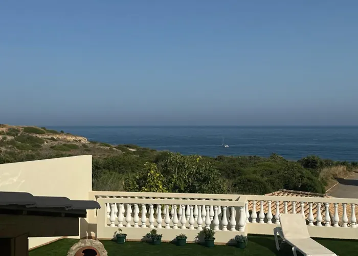 Sea View With Balcony And Pool - Da Luz